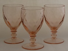 #1184 Yeoman 8 oz. Goblet, Flamingo, diamond optic, 1925-1935